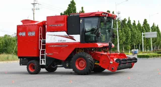 Husband-and-Wife Farm Machinery Operators from Zhengyang, Henan: Five Years of Unwavering Trust, Growing Prosperity Hand in Hand with Zhonglian Harvest(图1) image.png