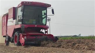 From "Agricultural Machinery Xiaobai" to "Agricultural Machinery Expert", I took a fancy to Master Cai Lius first year with Zhonglian Harvest.(图3) 640 (3)_看图王1.jpg